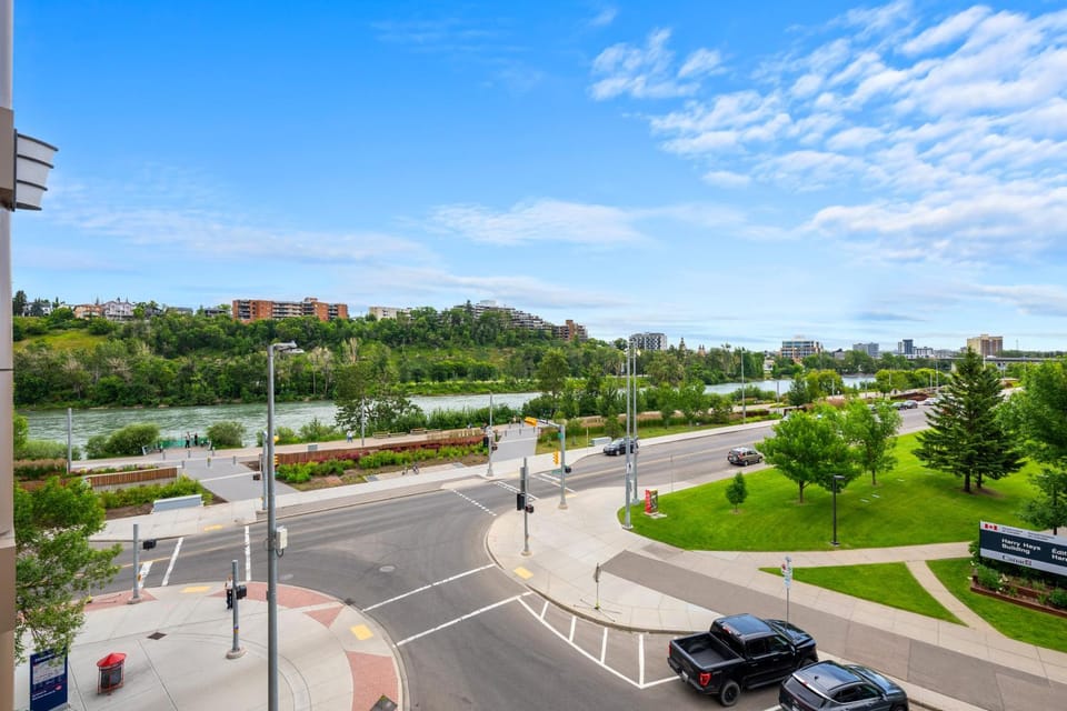 Neighbourhood, Natural landscape, Street view