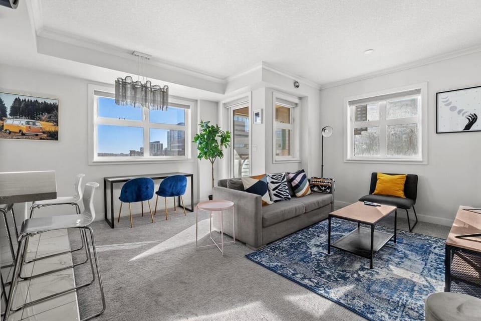 Waterfront 2 Bedroom And 2 Bath Downtown Urban Escape Apartment in Calgary