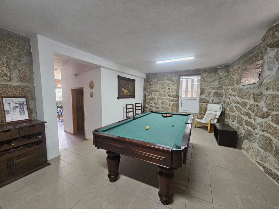 Billiard, Game Room