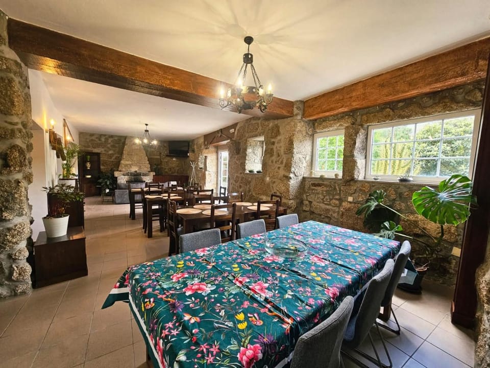 Living room, Banquet/Function facilities, Seating area, Dining area