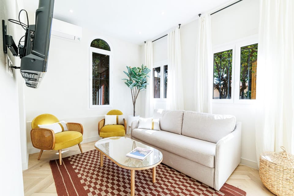 Communal lounge/ TV room, Living room
