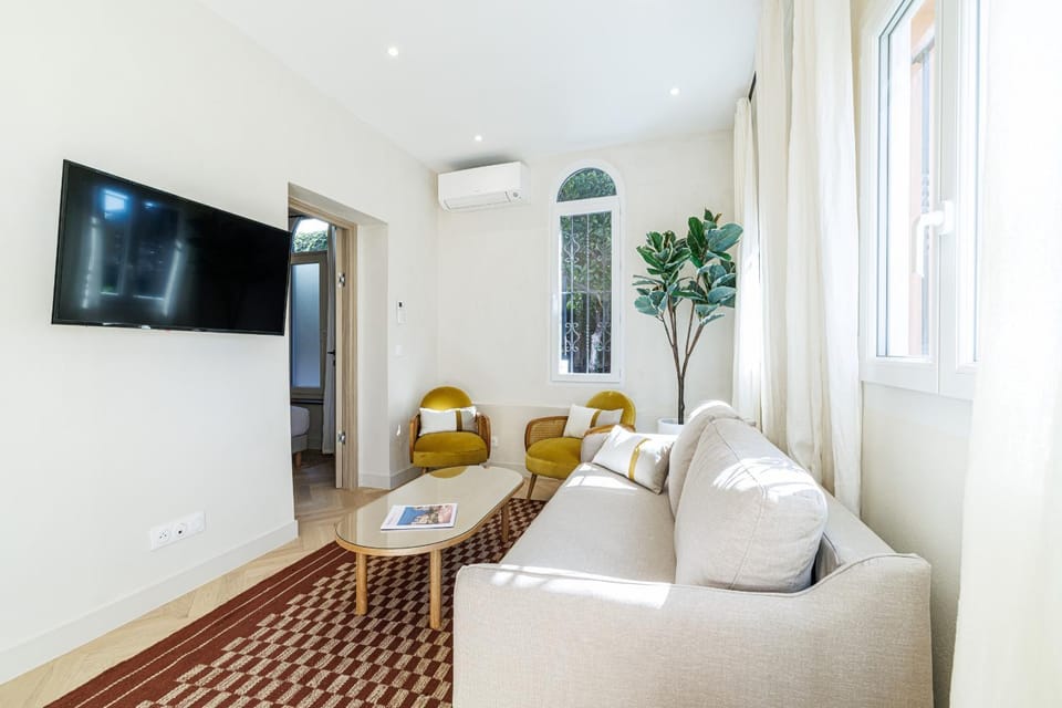 Communal lounge/ TV room, Living room