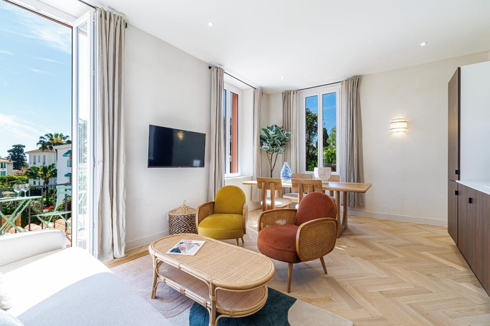 62 CARNOT LOT 5 - Appartement renove - climatise 2 chambres suites Apartment in Nice