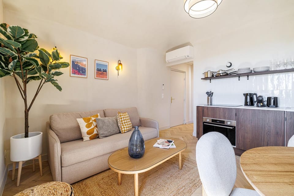 62 CARNOT LOT 6 - Appartement renove - climatise - 2 chambres suites Apartment in Nice