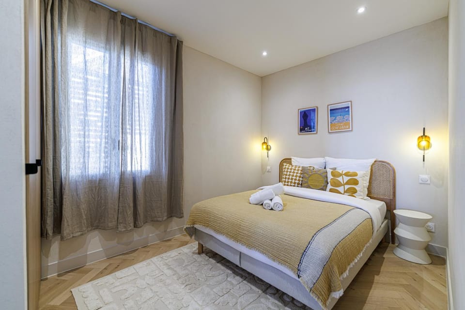 62 CARNOT LOT 7 - Appartement Duplex Atypique- climatise - 2 chambres Apartment in Nice
