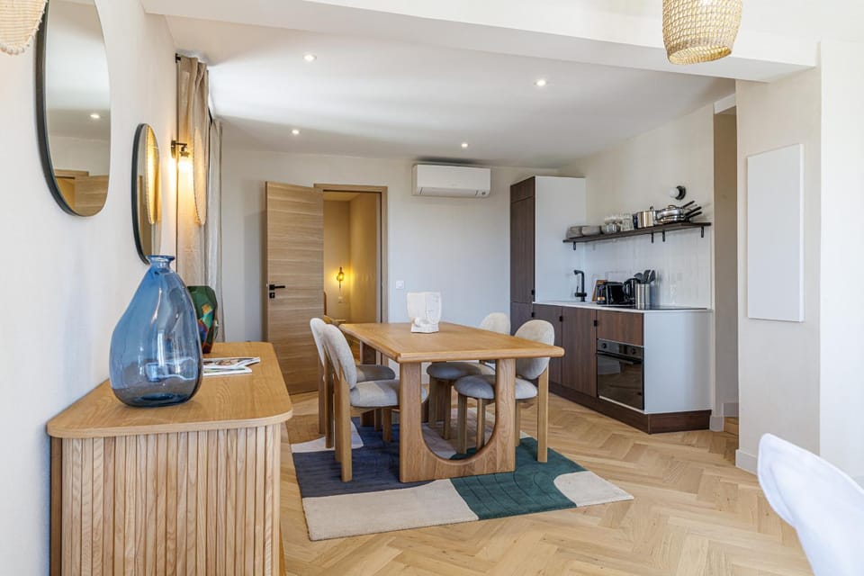 62 CARNOT LOT 7 - Appartement Duplex Atypique- climatise - 2 chambres Apartment in Nice