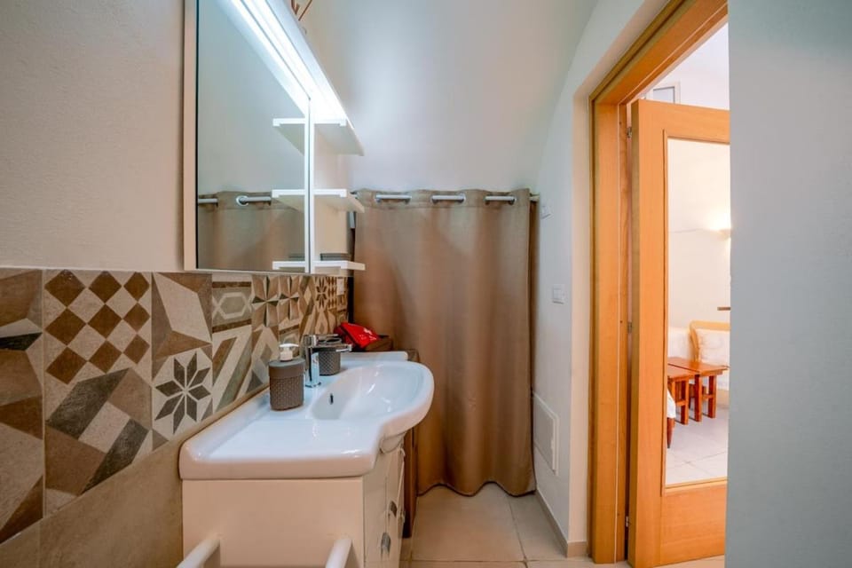 Bathroom, towels