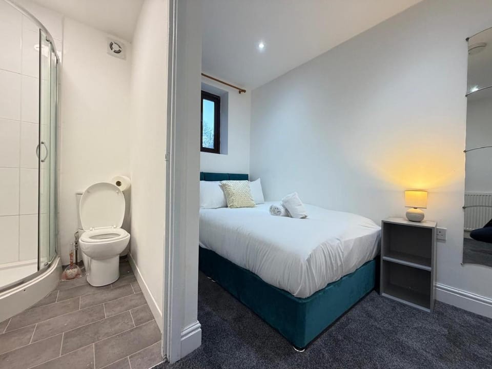 Toilet, Bed, Bathroom, Bedroom, towels