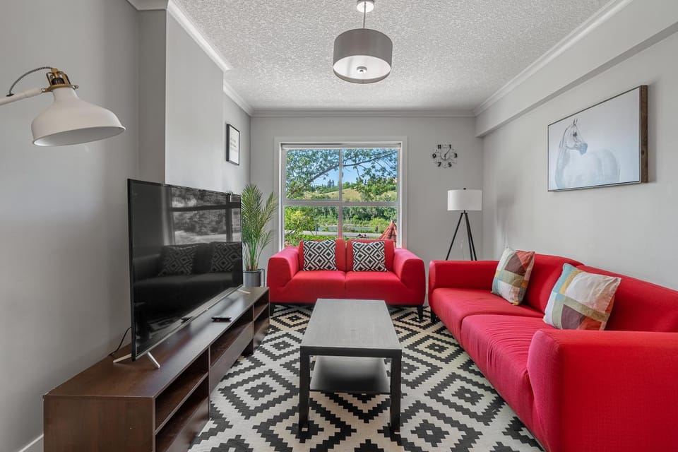 Communal lounge/ TV room, TV and multimedia, Living room, Seating area, Evening entertainment