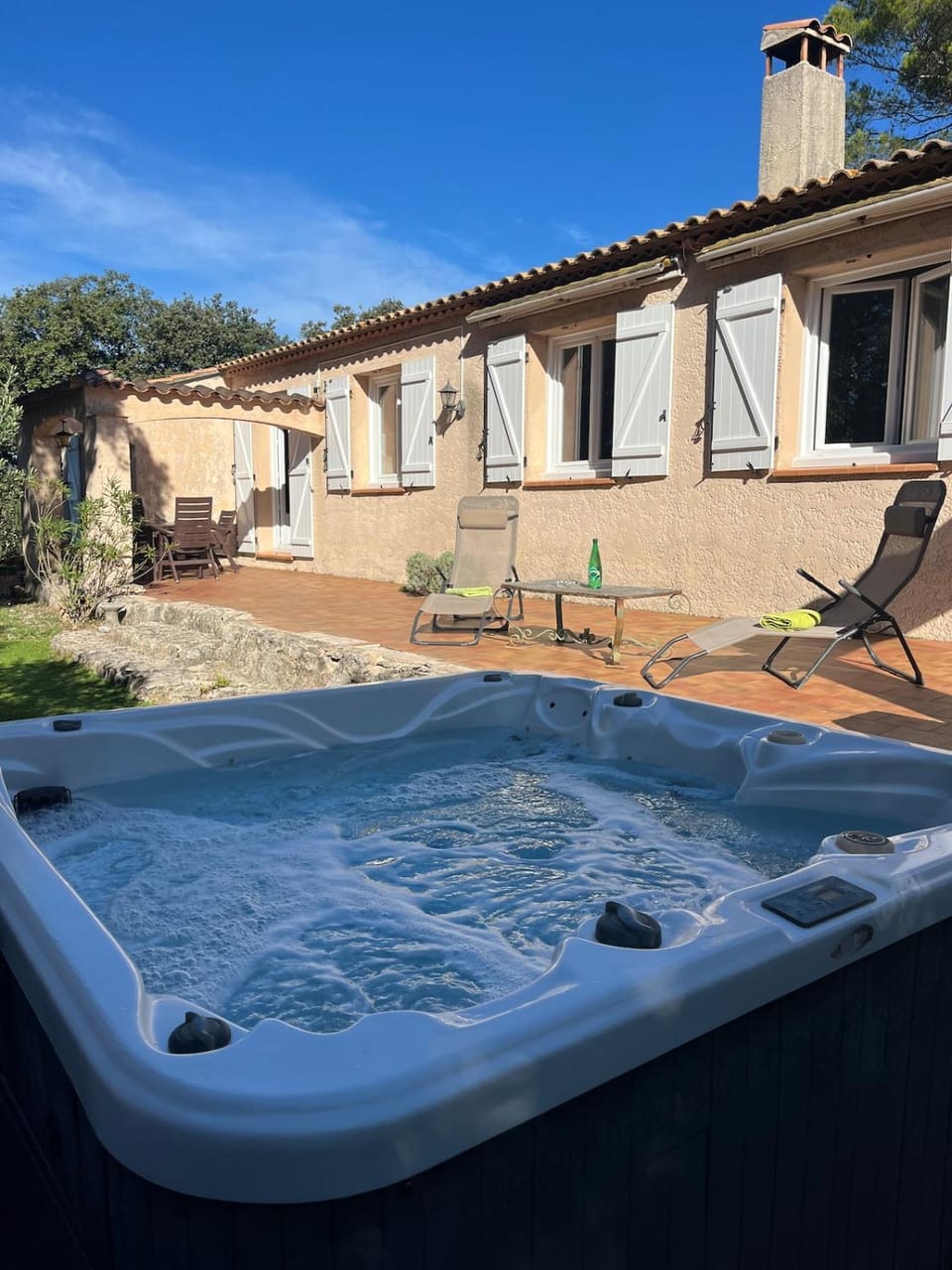 Villa familiale piscine, jacuzzi au coeur du Var Villa in French Riviera