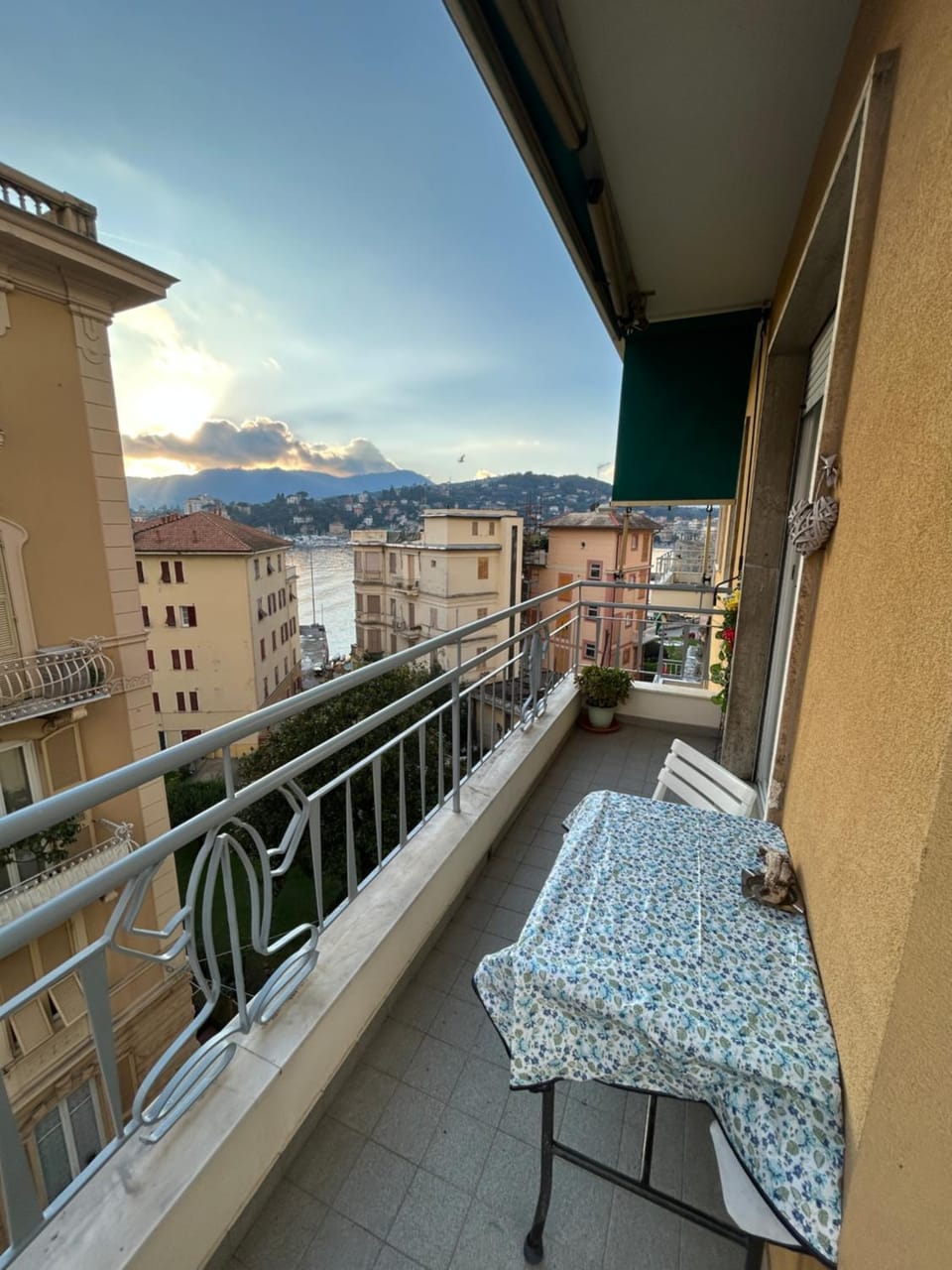 Property building, Day, Natural landscape, Balcony/Terrace, Mountain view, Sea view