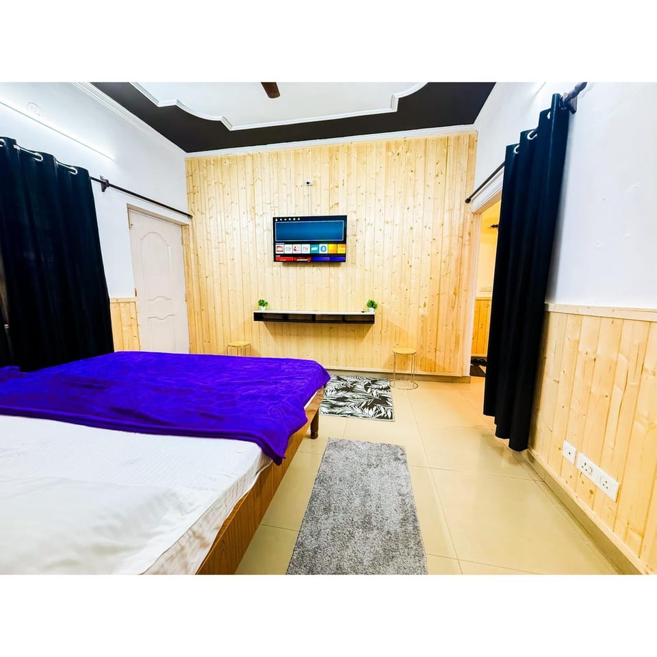 PS4 Pro ,1BHK , 2 King Beds , Kitchen Bathroom Apartment in Dehradun