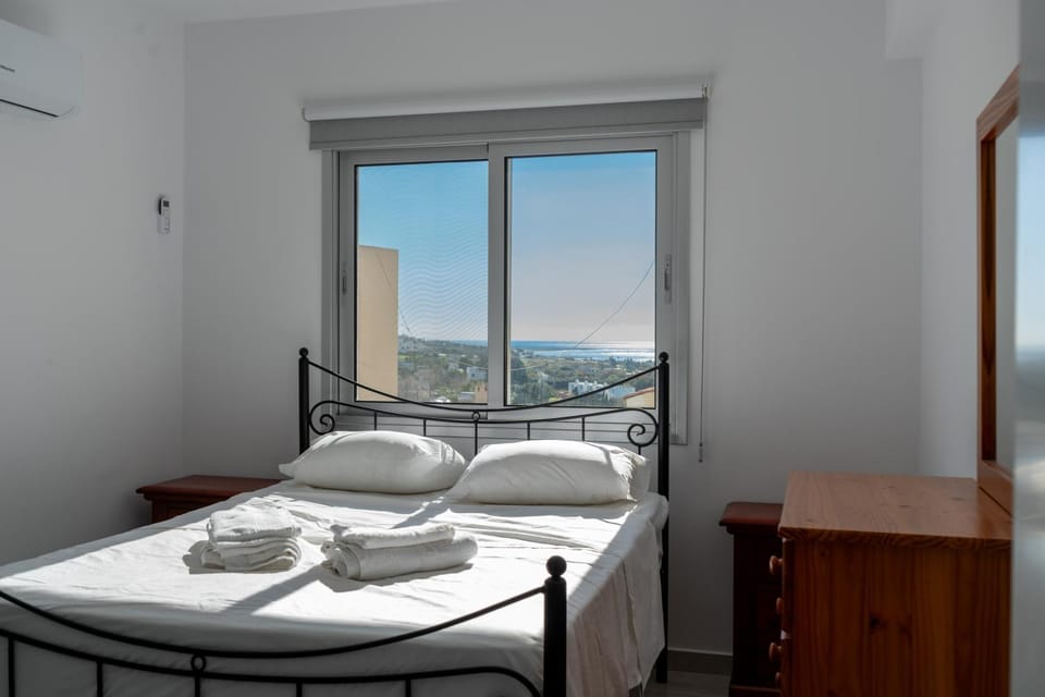 Bed, Natural landscape, View (from property/room), Photo of the whole room, Bedroom