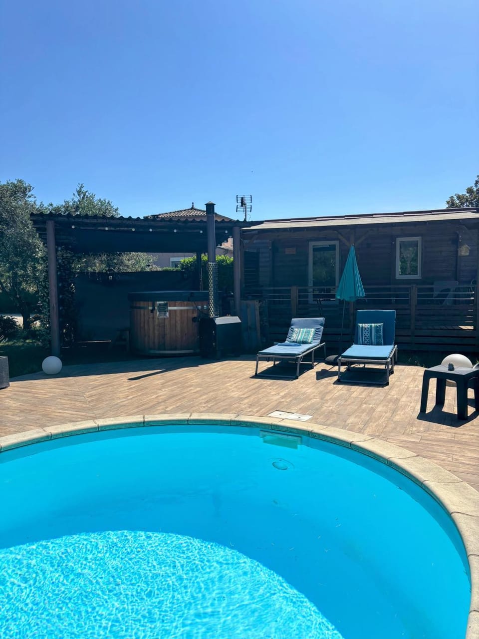Swimming pool