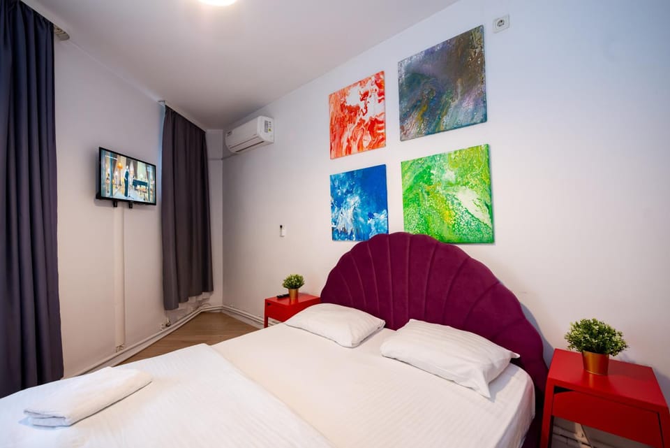 Bed, TV and multimedia, Photo of the whole room, Bedroom, air conditioner