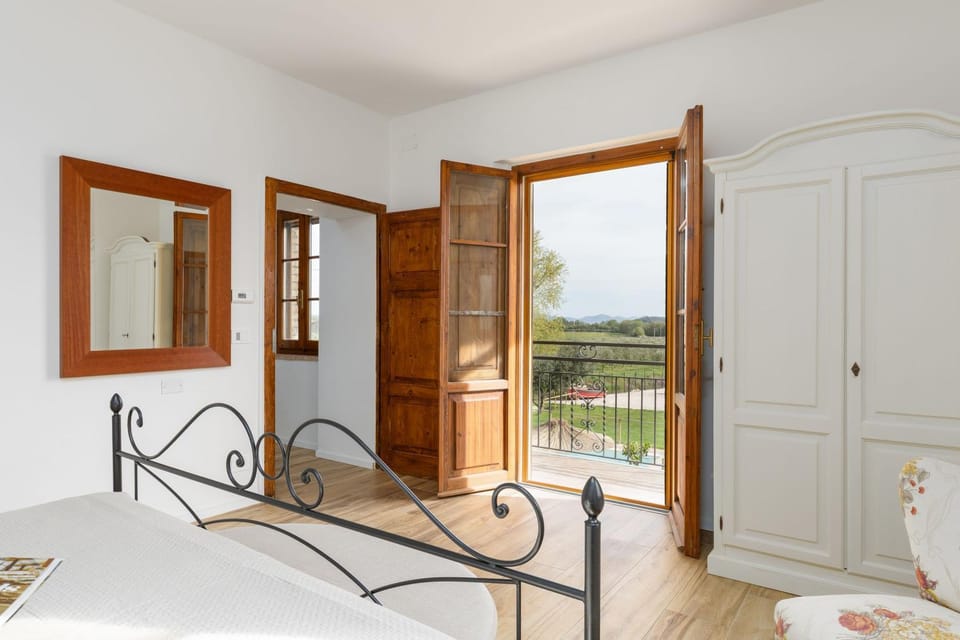 Bed, View (from property/room), Balcony/Terrace, Photo of the whole room, Bedroom, wardrobe