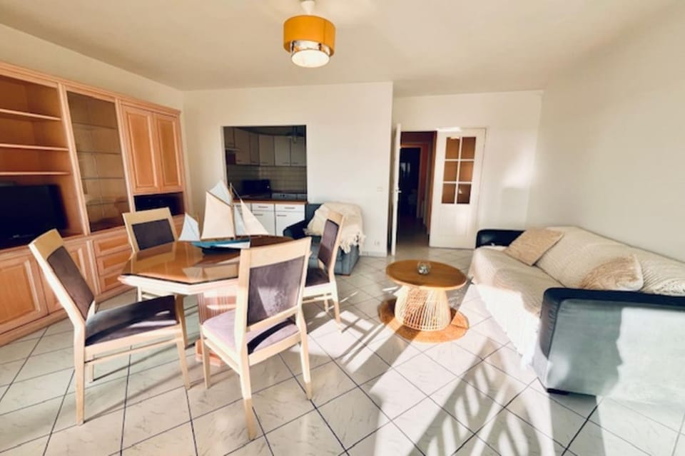 Apartment with sea and garden view in La Rochelle Apartment in La Rochelle