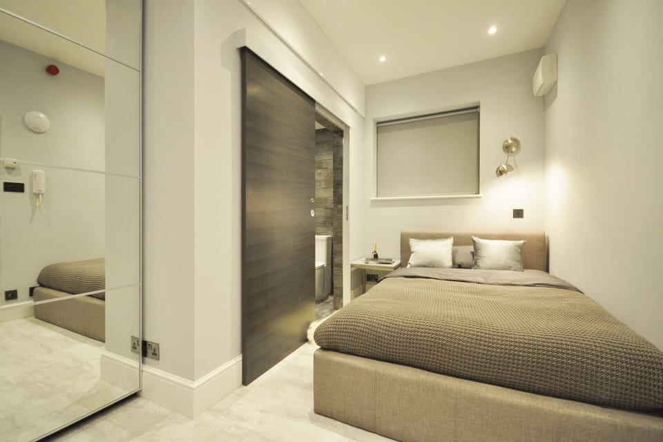 Lovely Studio with patio in basement floor. Apartment in City of Westminster