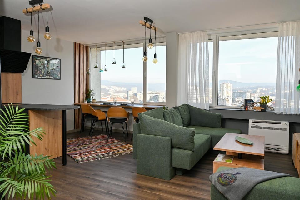 View (from property/room), View (from property/room), Living room, Seating area, Dining area, City view