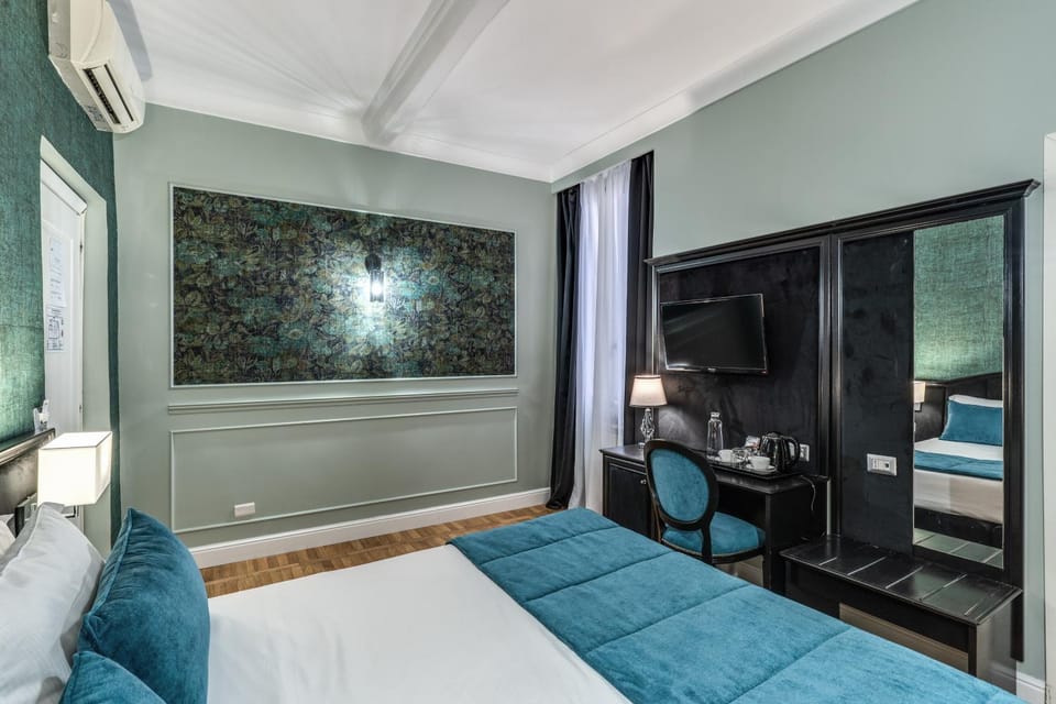 TV and multimedia, Photo of the whole room, Bedroom