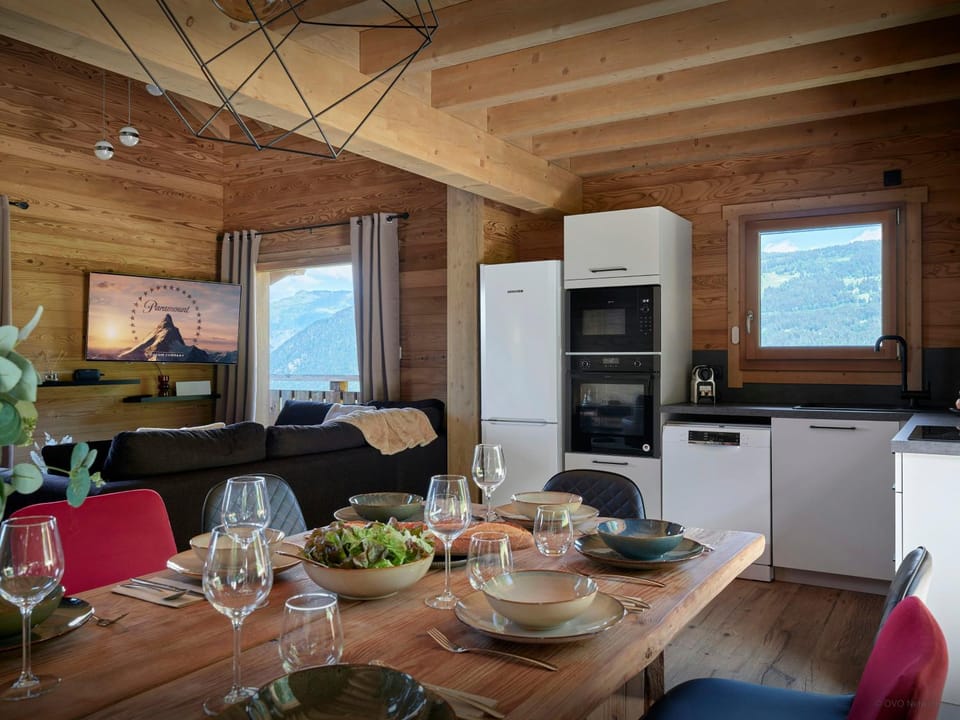 TV and multimedia, Kitchen or kitchenette, Dining area