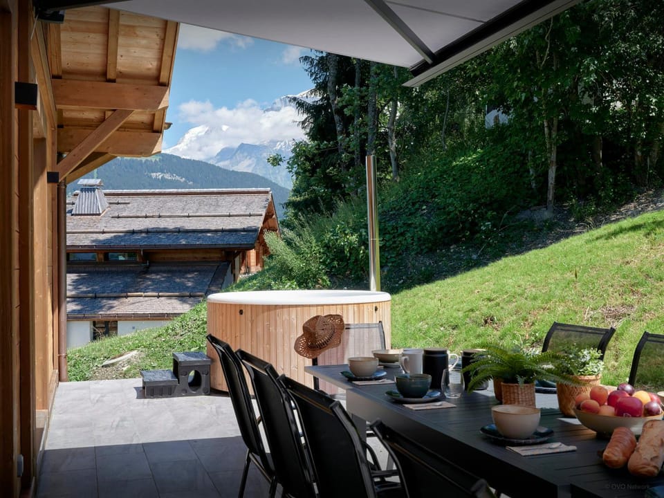 Day, Natural landscape, Garden, Hot Tub, Balcony/Terrace, Garden view, Mountain view