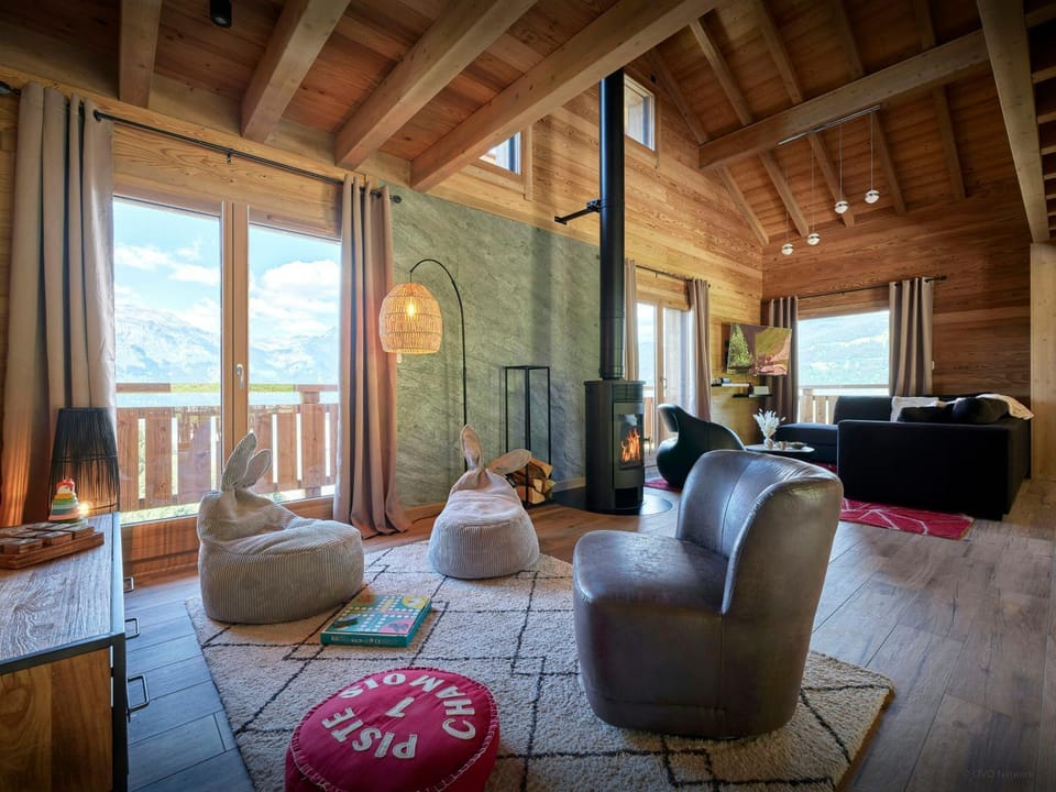 View (from property/room), Living room, Seating area