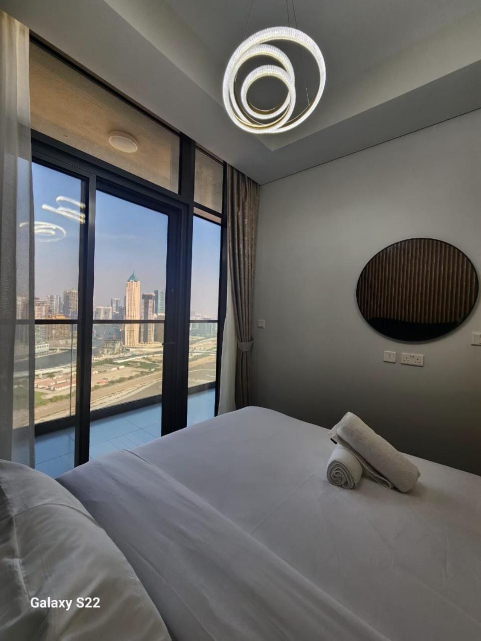 Majestic Canal View 2Bhk 6pax House in Dubai