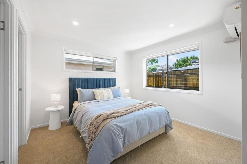 Two Queen BR - Modern & Moments from the city! House in Toowoomba