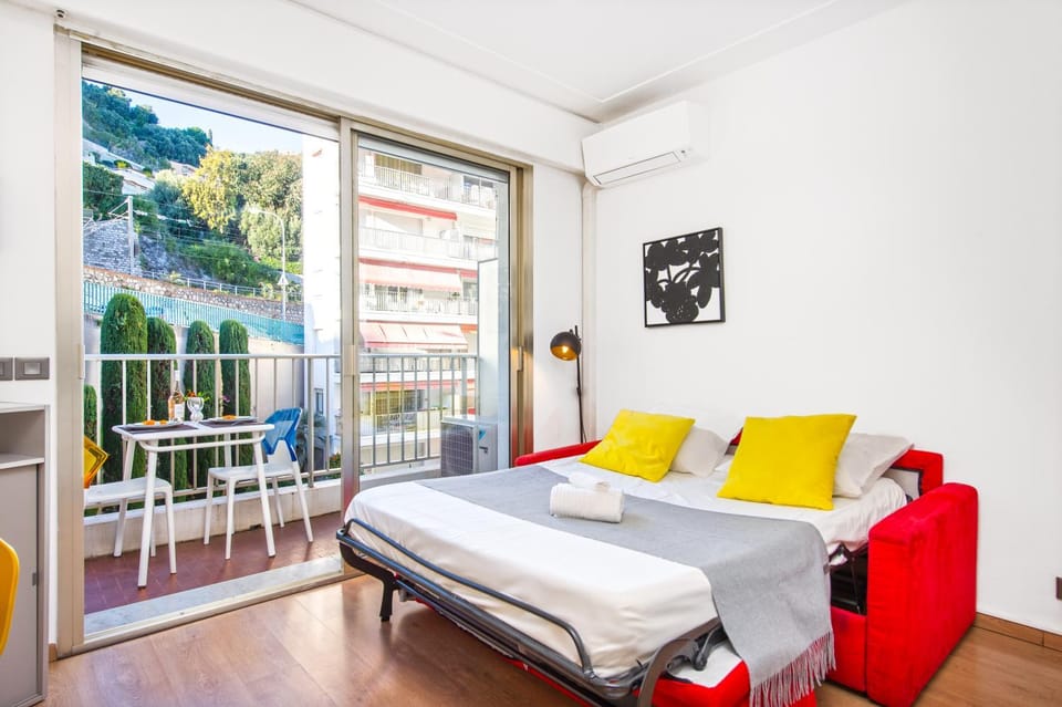 Bed, View (from property/room), Balcony/Terrace, Living room, Photo of the whole room, Seating area, Bedroom, air conditioner