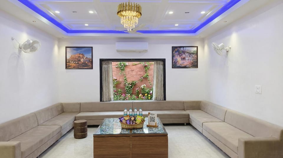 Communal lounge/ TV room, Lobby or reception, Seating area