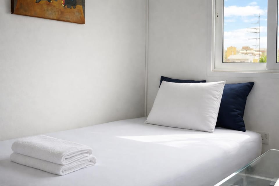 Bed, Photo of the whole room, Bedroom, City view, towels