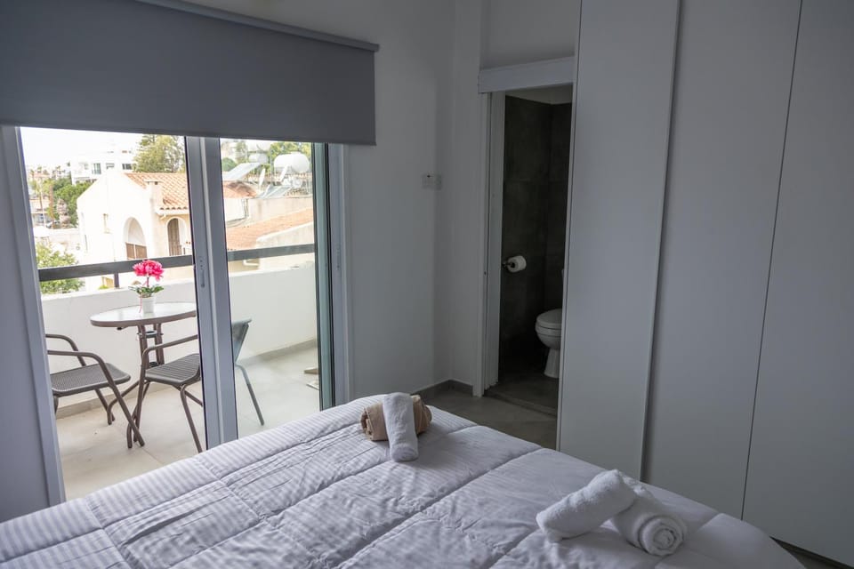 Bathroom, Bedroom, City view, towels, wardrobe