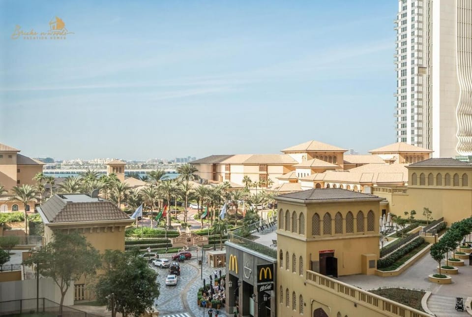 Deluxe Beach Residence 2Bhk, 8pax House in Dubai