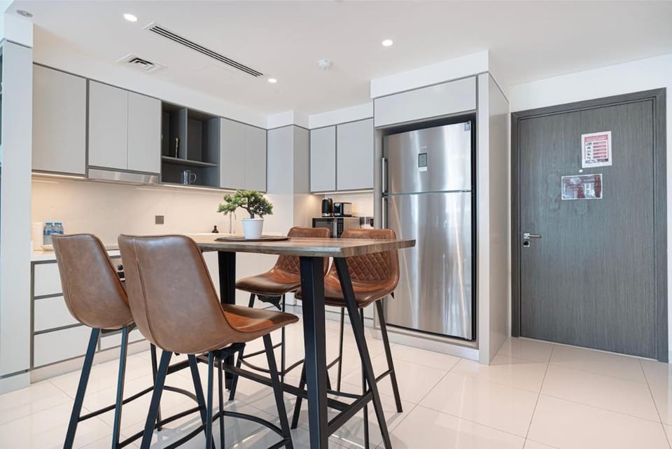 Kitchen or kitchenette, Dining area, oven, pet friendly
