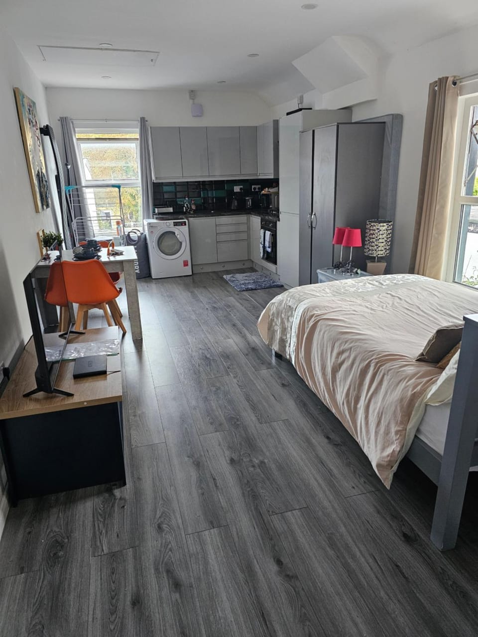 Photo of the whole room