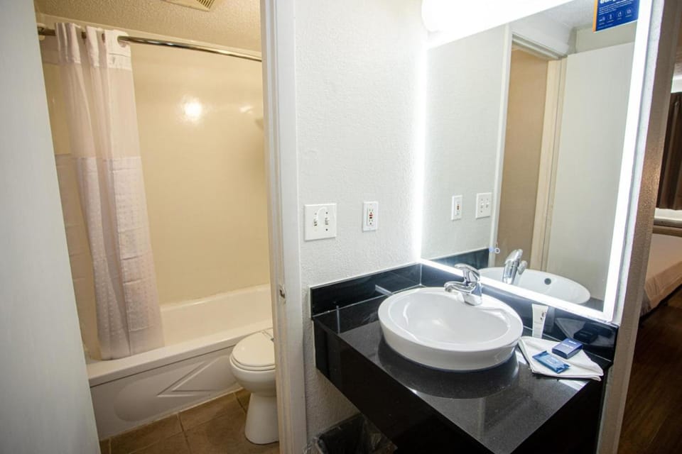 Toilet, Bathroom, TV and multimedia