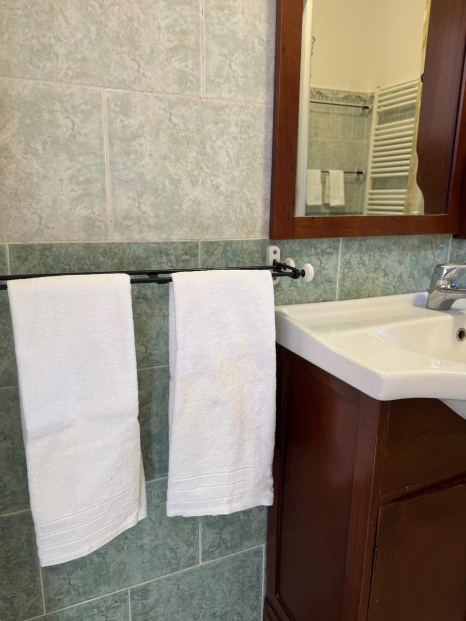 Bathroom, towels