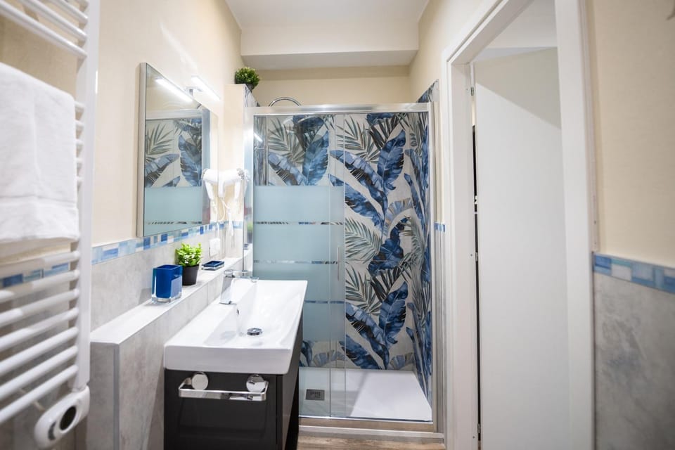 Shower, Bathroom, towels