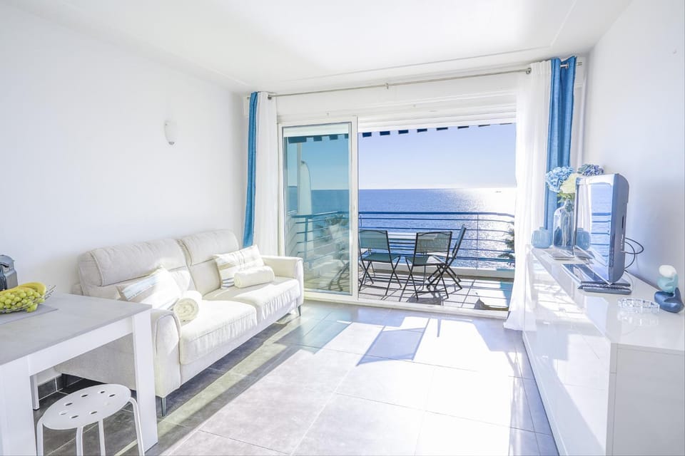TV and multimedia, Living room, Sea view