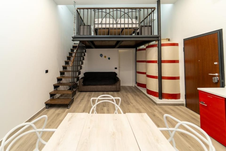 Spacious apartment with WiFi and AC & parking Apartment in Milan
