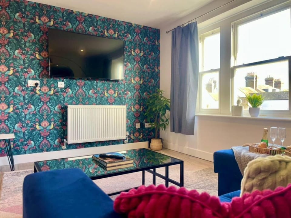 Convenient 5 bed in central Faversham with parking House in Borough of Swale