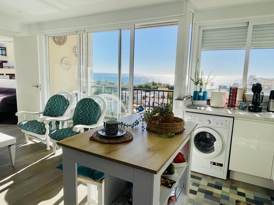 View (from property/room), Living room, Sea view, washing machine