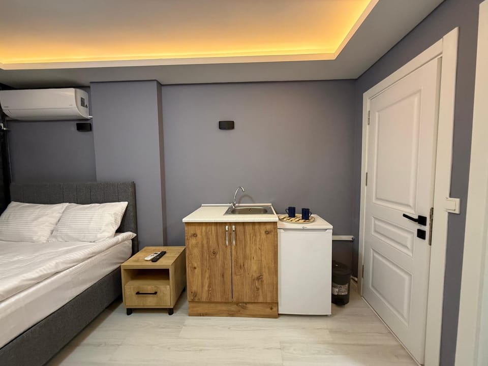 Bed, Kitchen or kitchenette, Bedroom
