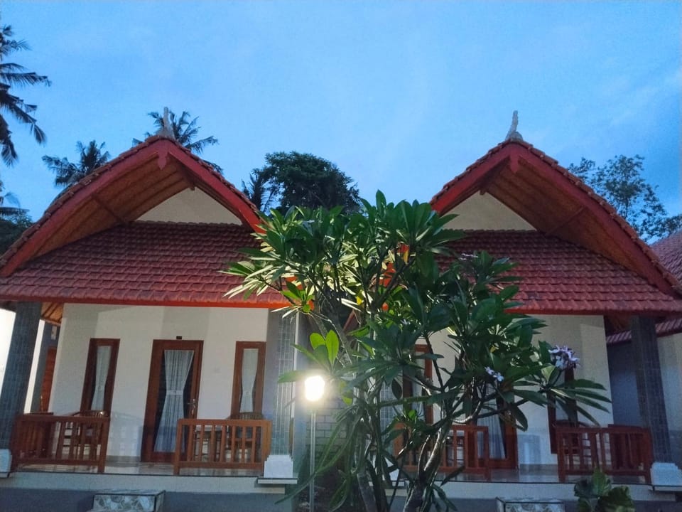 Santhi Laba Bungalow Hotel in Nusapenida