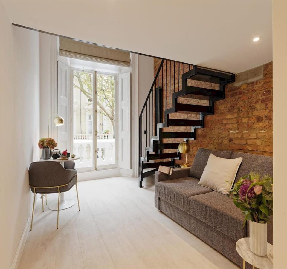 Studio with balcony in Central London Apartment in City of Westminster