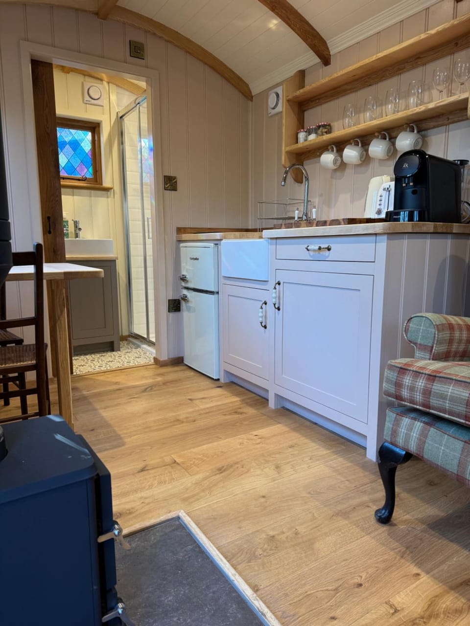 Luxury Shepherd Hut w Outdoor Bath at Powis Estate Apartment in Scotland