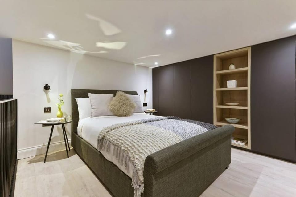 Lovely Mezzanine loft +Japanese WC at Notting Hil Apartment in City of Westminster