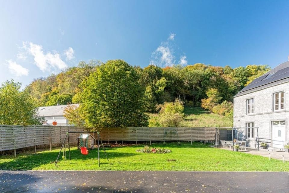 Property building, Day, Natural landscape, Garden, Garden view