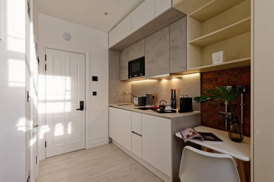 Stylish and bright micro studio located- 4th floor Apartment in City of Westminster